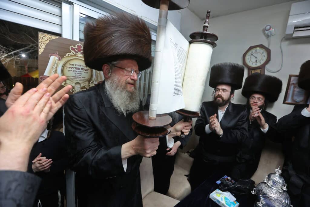 מעמד הכנסת ס"ת לבית הכנסת אהבת שלום ויז'ניץ בב"ש