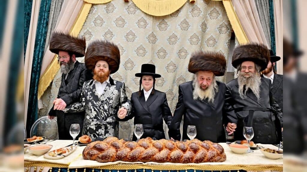 גלריה: שמחת הבר מצווה לבנו יחידו של האדמו"ר מנעשכיז