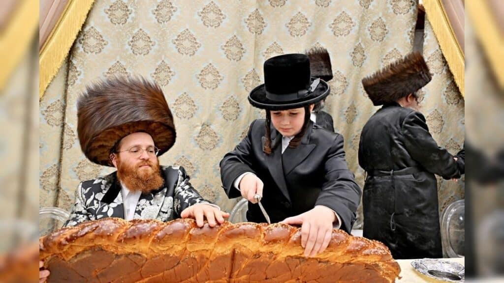 גלריה: שמחת הבר מצווה לבנו יחידו של האדמו"ר מנעשכיז