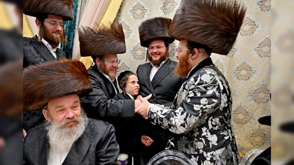 גלריה: שמחת הבר מצווה לבנו יחידו של האדמו"ר מנעשכיז