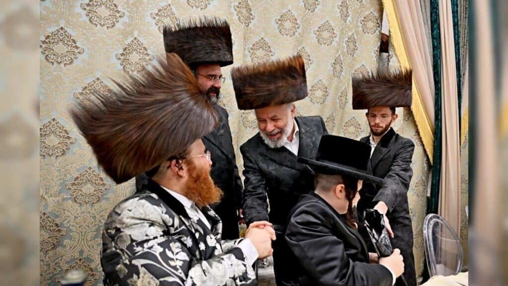 גלריה: שמחת הבר מצווה לבנו יחידו של האדמו"ר מנעשכיז