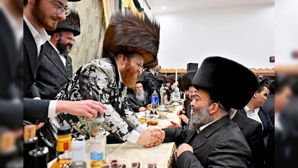 גלריה: שמחת הבר מצווה לבנו יחידו של האדמו"ר מנעשכיז