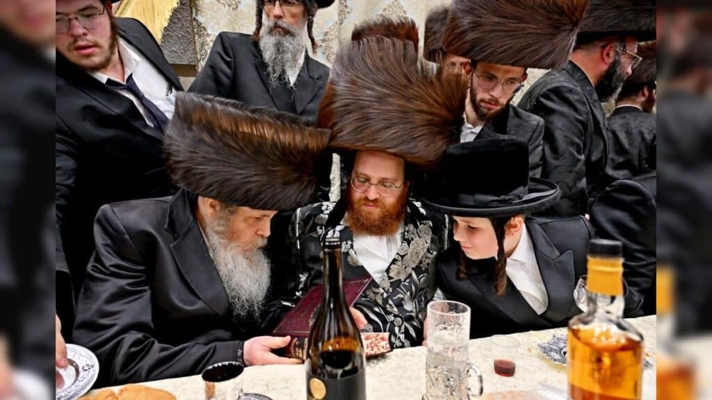 גלריה: שמחת הבר מצווה לבנו יחידו של האדמו"ר מנעשכיז