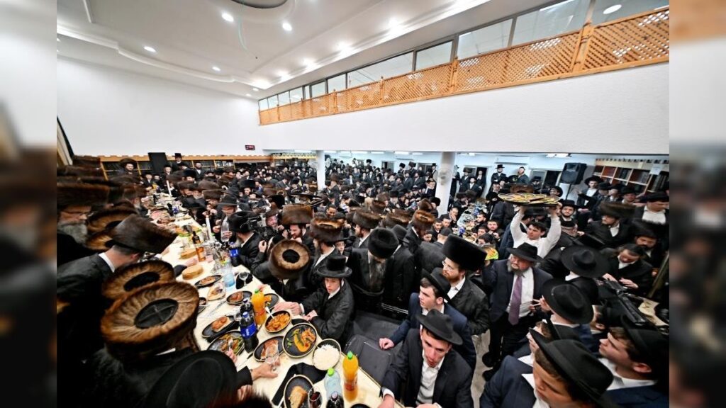 גלריה: שמחת הבר מצווה לבנו יחידו של האדמו"ר מנעשכיז