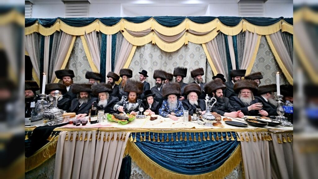 גלריה: שמחת הבר מצווה לבנו יחידו של האדמו"ר מנעשכיז