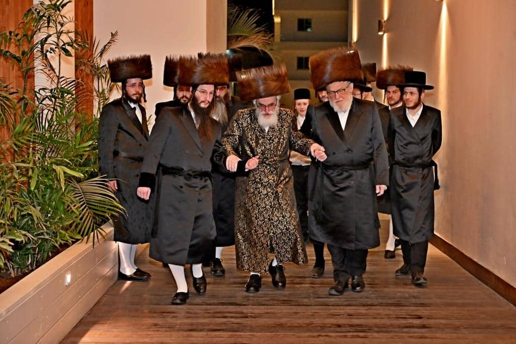 גלריה: אלפי חסידי ויז'ניץ התאחדו באילת בשבת היסטורית