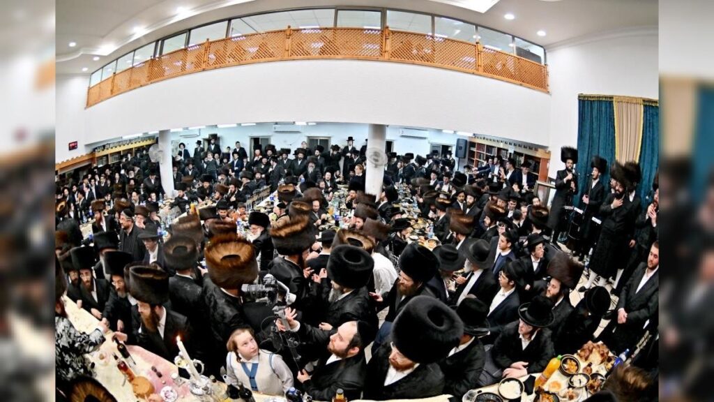 גלריה: שמחת הבר מצווה לבנו יחידו של האדמו"ר מנעשכיז