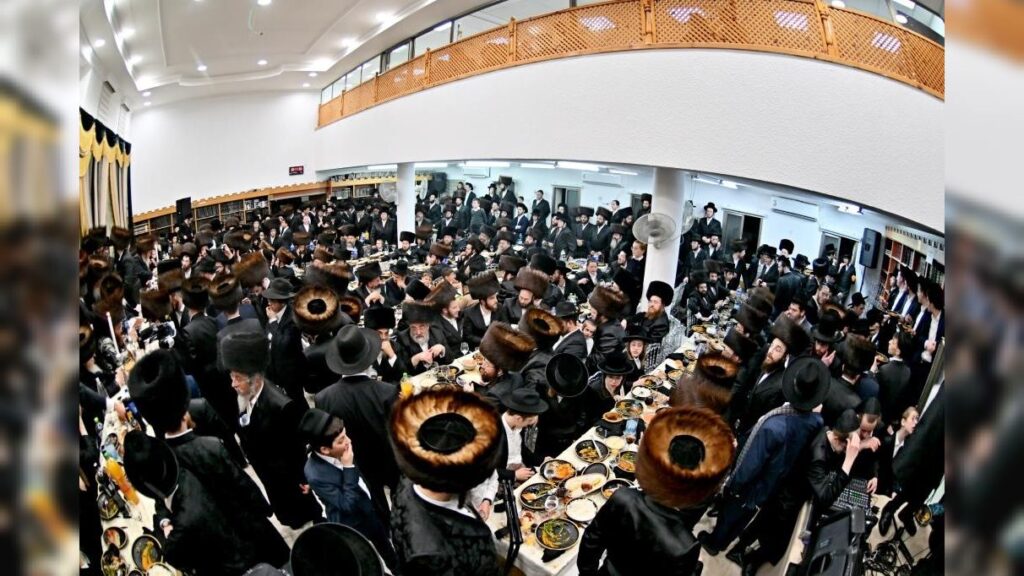 גלריה: שמחת הבר מצווה לבנו יחידו של האדמו"ר מנעשכיז