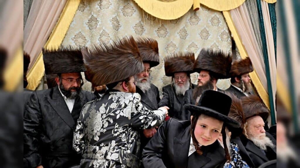 גלריה: שמחת הבר מצווה לבנו יחידו של האדמו"ר מנעשכיז