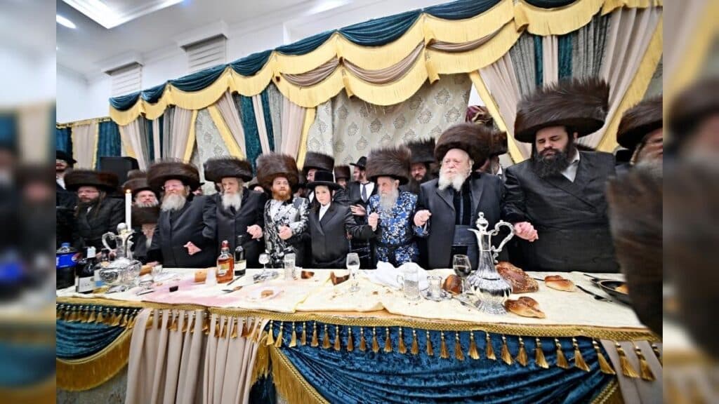 גלריה: שמחת הבר מצווה לבנו יחידו של האדמו"ר מנעשכיז