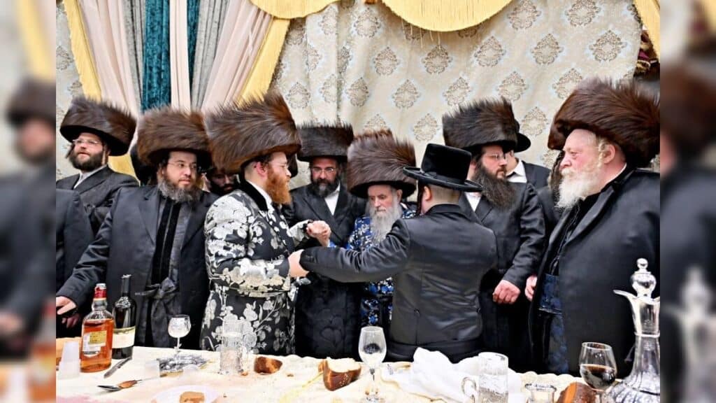 גלריה: שמחת הבר מצווה לבנו יחידו של האדמו"ר מנעשכיז