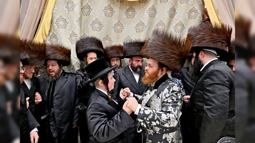 גלריה: שמחת הבר מצווה לבנו יחידו של האדמו"ר מנעשכיז