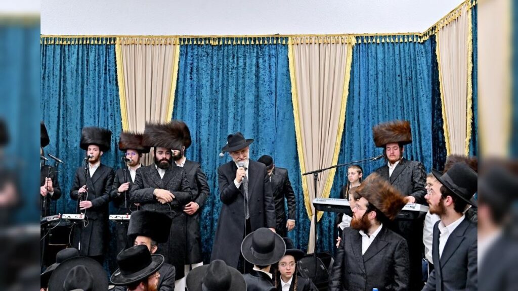 גלריה: שמחת הבר מצווה לבנו יחידו של האדמו"ר מנעשכיז