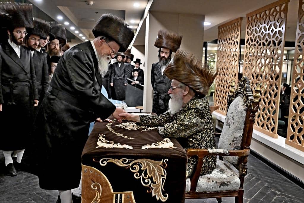 גלריה: אלפי חסידי ויז'ניץ התאחדו באילת בשבת היסטורית