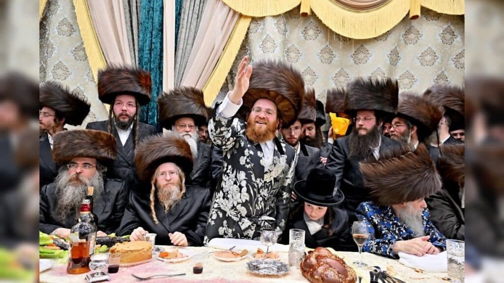 גלריה: שמחת הבר מצווה לבנו יחידו של האדמו"ר מנעשכיז