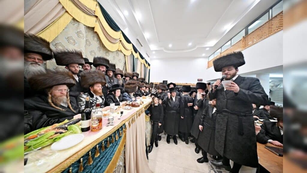 גלריה: שמחת הבר מצווה לבנו יחידו של האדמו"ר מנעשכיז