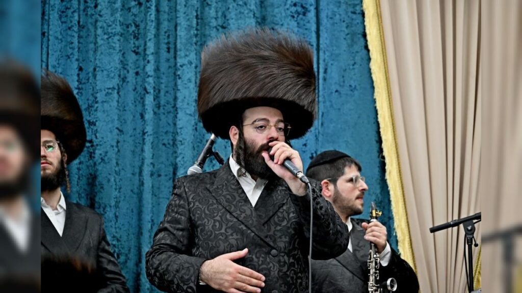 גלריה: שמחת הבר מצווה לבנו יחידו של האדמו"ר מנעשכיז