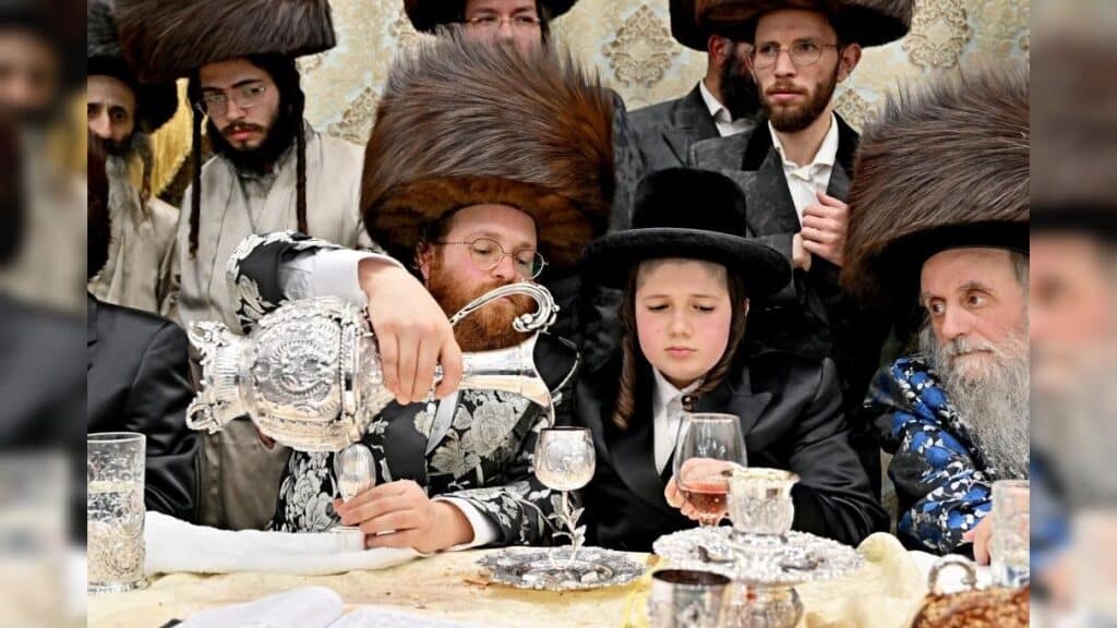 גלריה: שמחת הבר מצווה לבנו יחידו של האדמו"ר מנעשכיז