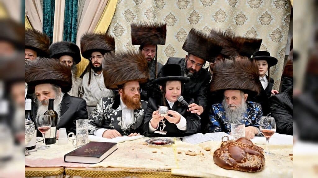 גלריה: שמחת הבר מצווה לבנו יחידו של האדמו"ר מנעשכיז