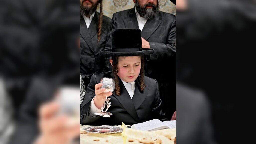 גלריה: שמחת הבר מצווה לבנו יחידו של האדמו"ר מנעשכיז