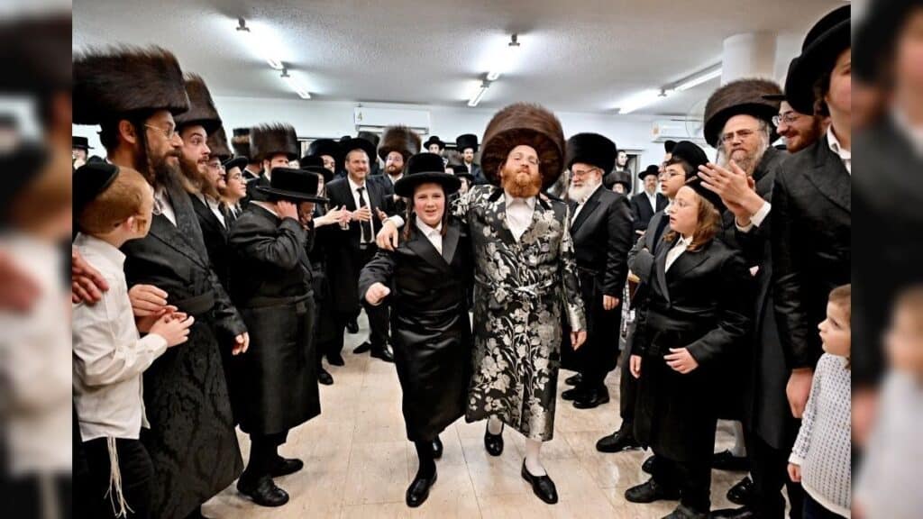 גלריה: שמחת הבר מצווה לבנו יחידו של האדמו"ר מנעשכיז