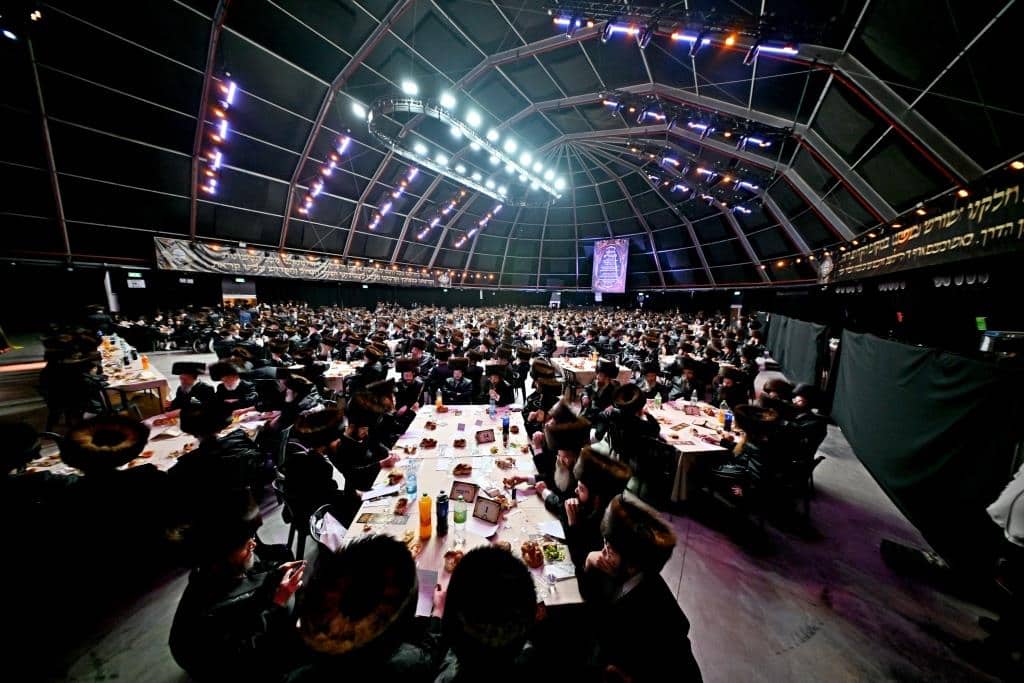 גלריה: אלפי חסידי ויז'ניץ התאחדו באילת בשבת היסטורית