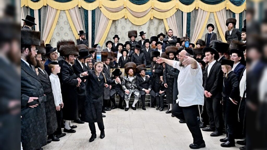 גלריה: שמחת הבר מצווה לבנו יחידו של האדמו"ר מנעשכיז