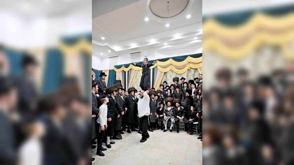 גלריה: שמחת הבר מצווה לבנו יחידו של האדמו"ר מנעשכיז