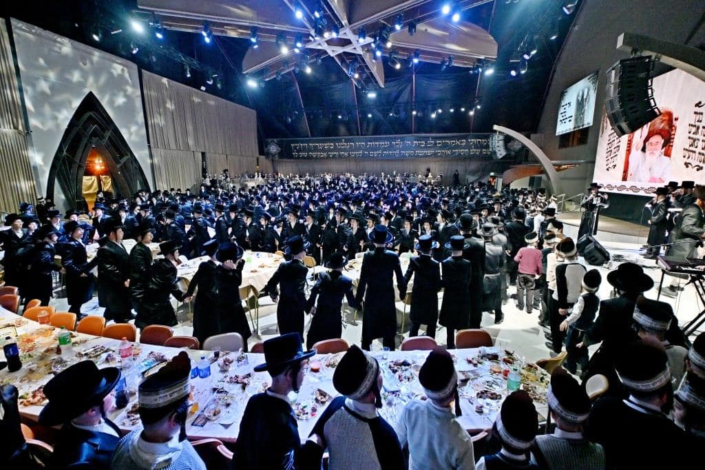 גלריה: אלפי חסידי ויז'ניץ התאחדו באילת בשבת היסטורית