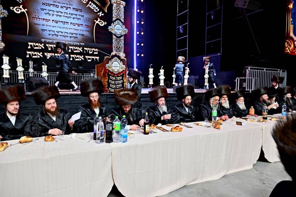 גלריה: אלפי חסידי ויז'ניץ התאחדו באילת בשבת היסטורית