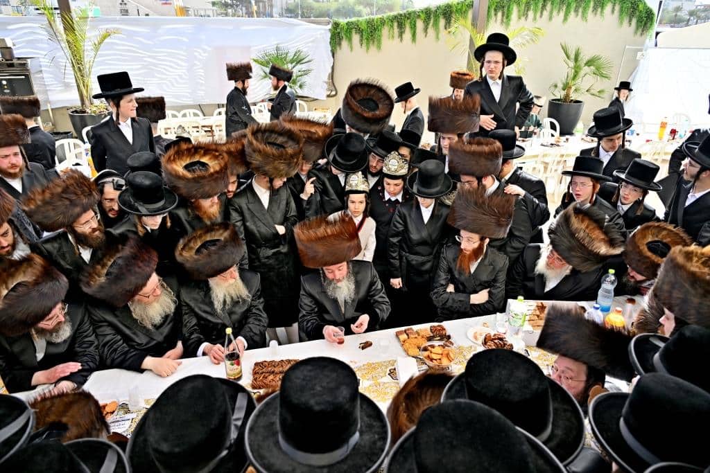 גלריה: אלפי חסידי ויז'ניץ התאחדו באילת בשבת היסטורית