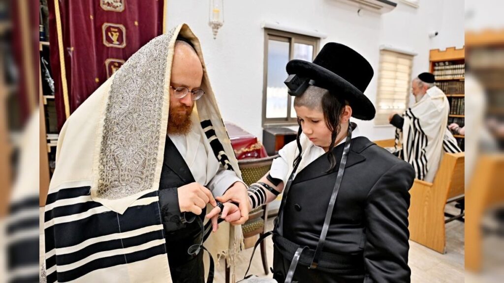 גלריה: שמחת הבר מצווה לבנו יחידו של האדמו"ר מנעשכיז