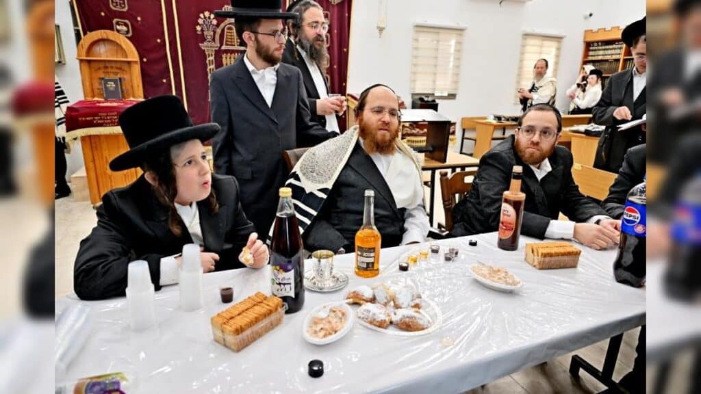 גלריה: שמחת הבר מצווה לבנו יחידו של האדמו"ר מנעשכיז