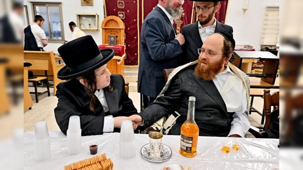 גלריה: שמחת הבר מצווה לבנו יחידו של האדמו"ר מנעשכיז