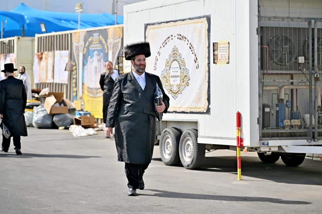 גלריה: אלפי חסידי ויז'ניץ התאחדו באילת בשבת היסטורית