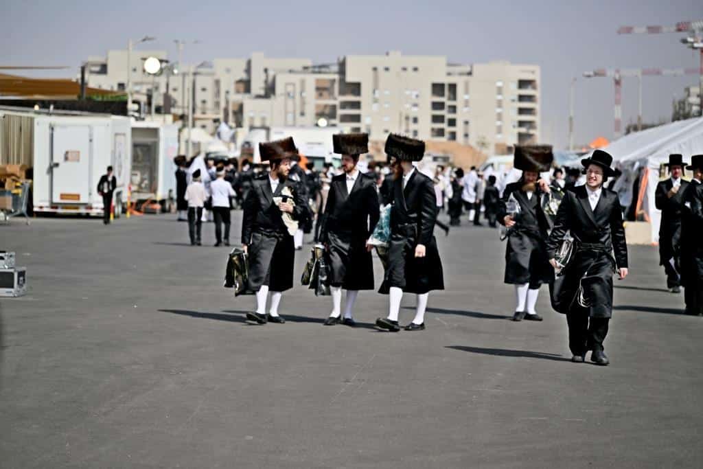 גלריה: אלפי חסידי ויז'ניץ התאחדו באילת בשבת היסטורית