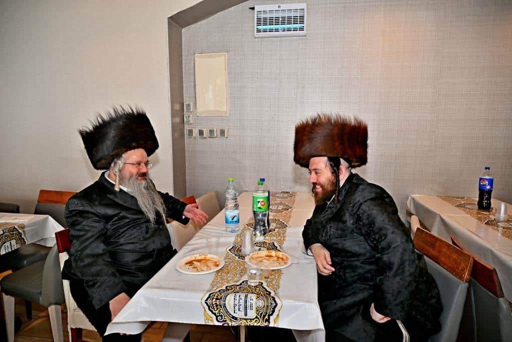 גלריה: אלפי חסידי ויז'ניץ התאחדו באילת בשבת היסטורית