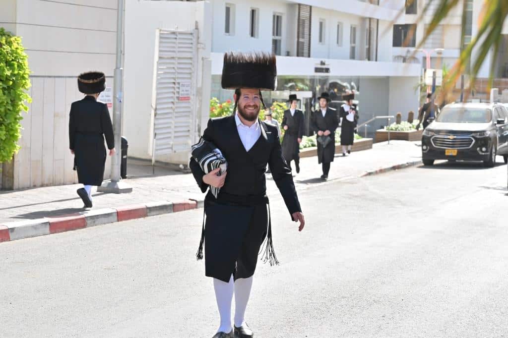 גלריה: אלפי חסידי ויז'ניץ התאחדו באילת בשבת היסטורית