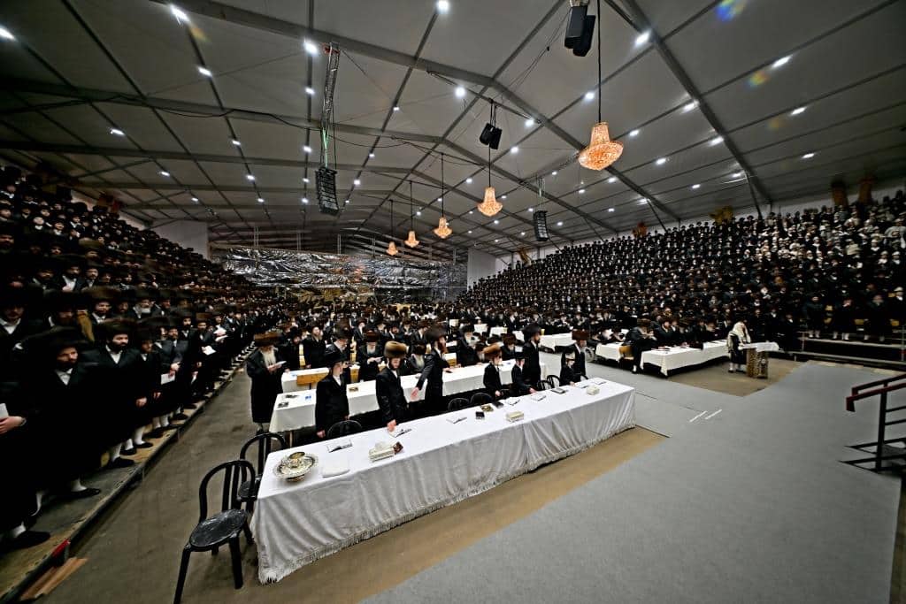 גלריה: אלפי חסידי ויז'ניץ התאחדו באילת בשבת היסטורית