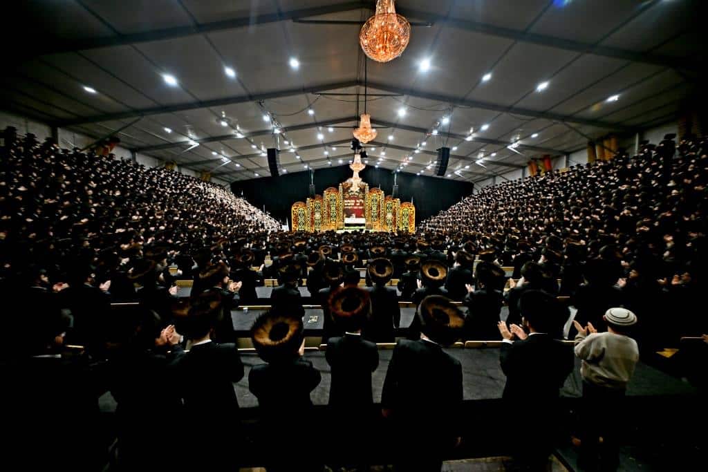 גלריה: אלפי חסידי ויז'ניץ התאחדו באילת בשבת היסטורית