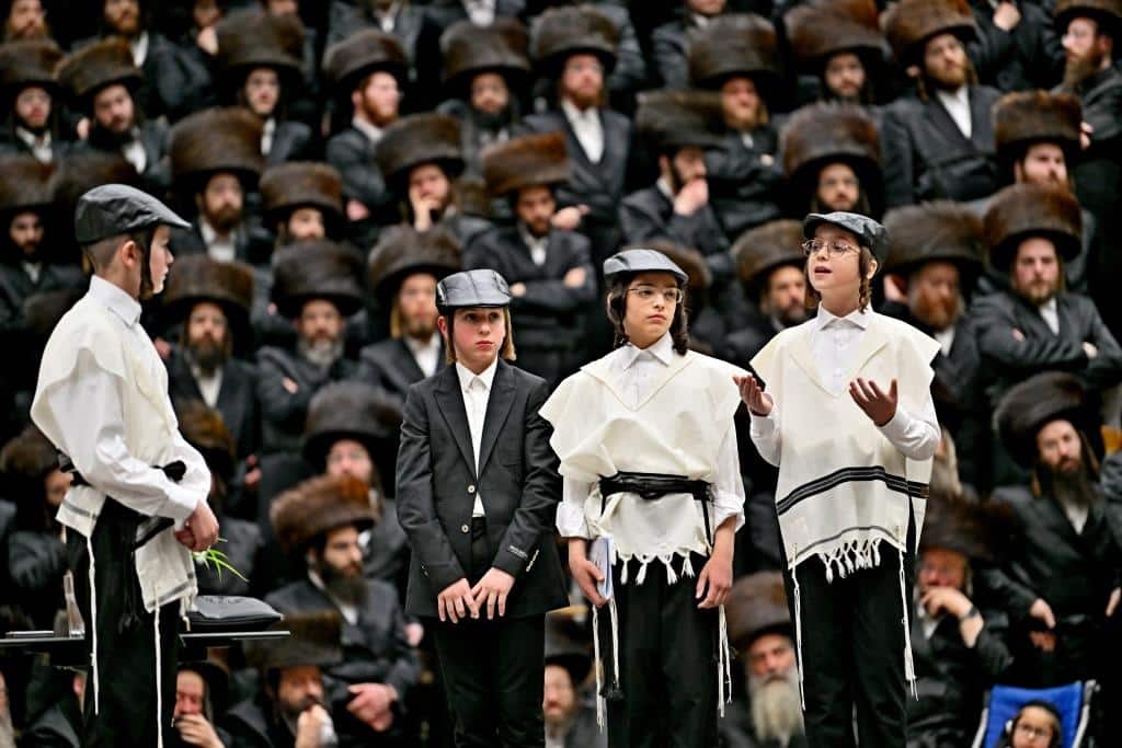 גלריה: אלפי חסידי ויז'ניץ התאחדו באילת בשבת היסטורית