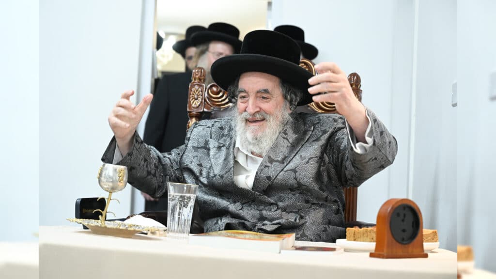 מעמד 'סיום הזוהר' ההיסטורי והמרגש במעון הקודש של מרן האדמו"ר מויז'ניץ