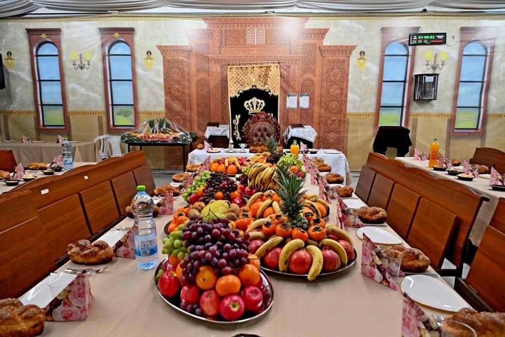 חמשה עשר בשבט בחצר הקודש ספינקא בבית שמש