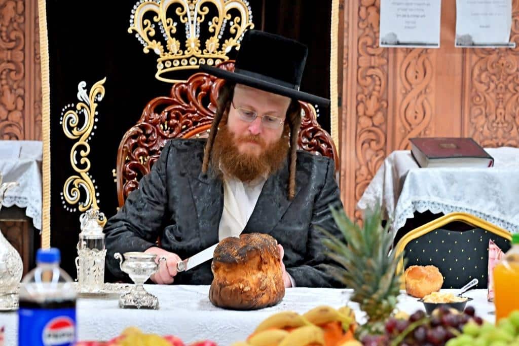 חמשה עשר בשבט בחצר הקודש ספינקא בבית שמש