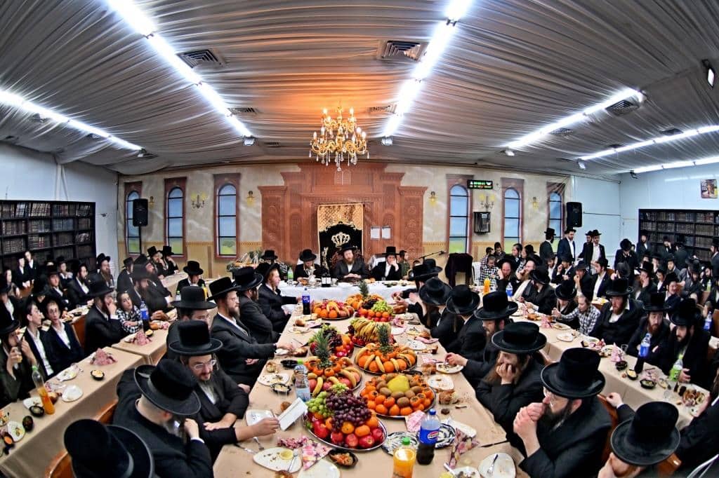 חמשה עשר בשבט בחצר הקודש ספינקא בבית שמש