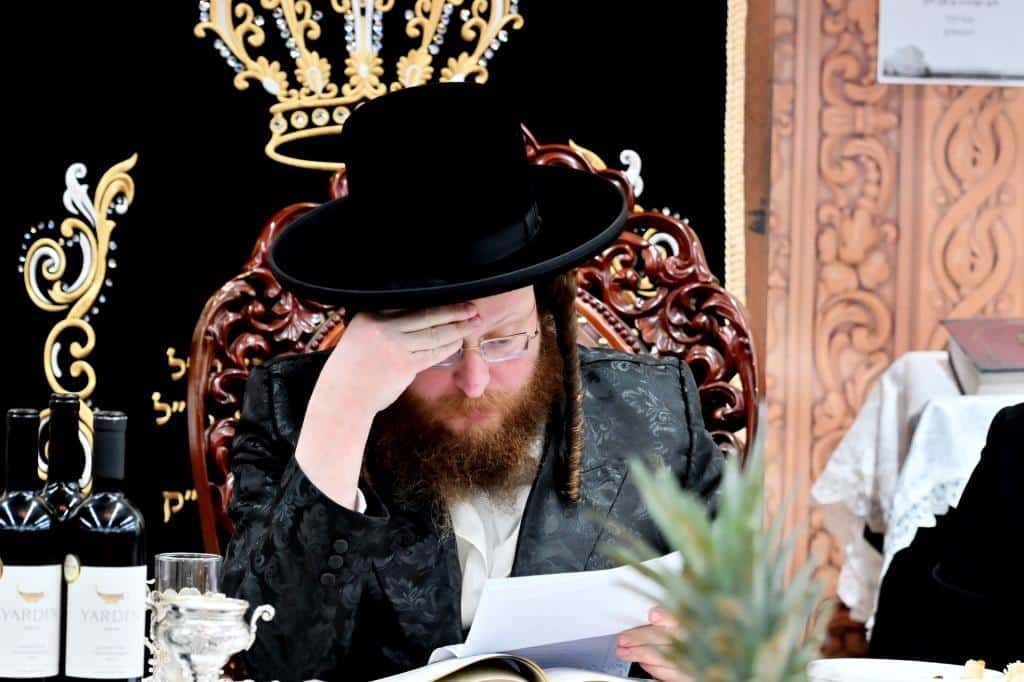 חמשה עשר בשבט בחצר הקודש ספינקא בבית שמש