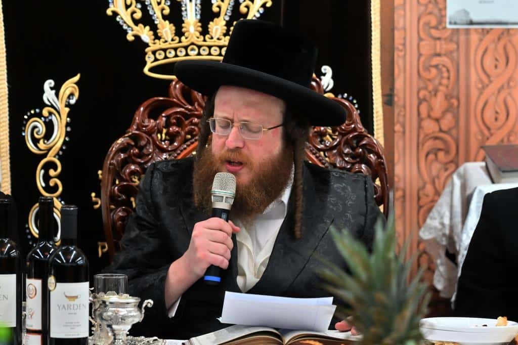 חמשה עשר בשבט בחצר הקודש ספינקא בבית שמש