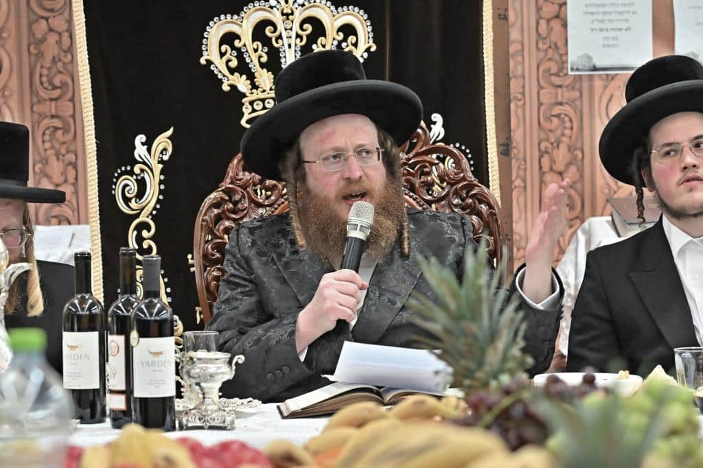 חמשה עשר בשבט בחצר הקודש ספינקא בבית שמש