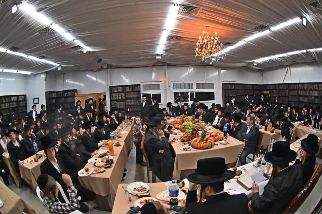 חמשה עשר בשבט בחצר הקודש ספינקא בבית שמש