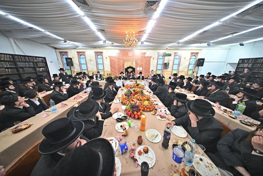 חמשה עשר בשבט בחצר הקודש ספינקא בבית שמש